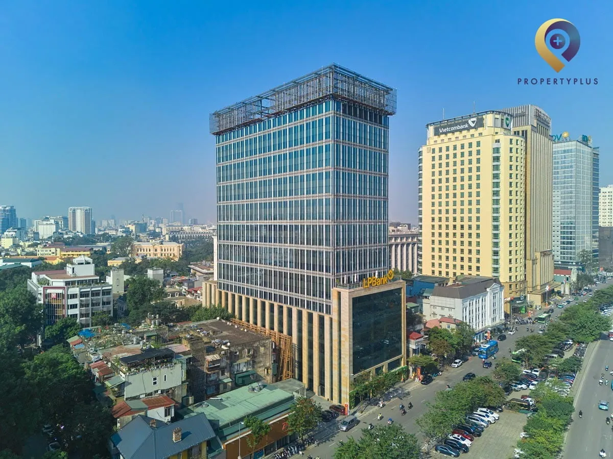 Toàn cảnh tòa nhà LPB Tower trên phố Trần Quang Khải, Hà Nội
